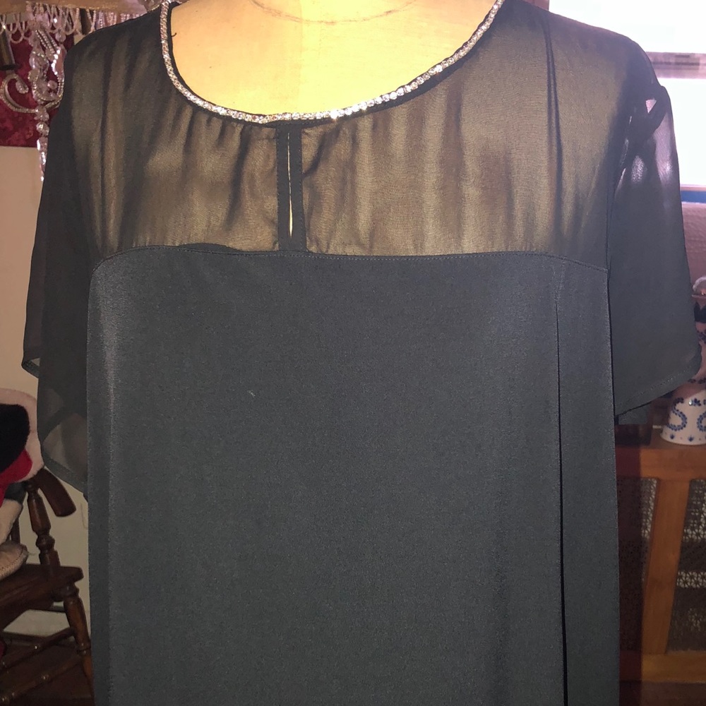 Plus size black top top. Short sleeves